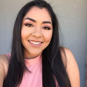 Meet your Posher, Alejandra